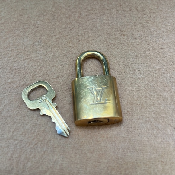 Louis Vuitton Lock and Key - Picture 2 of 4